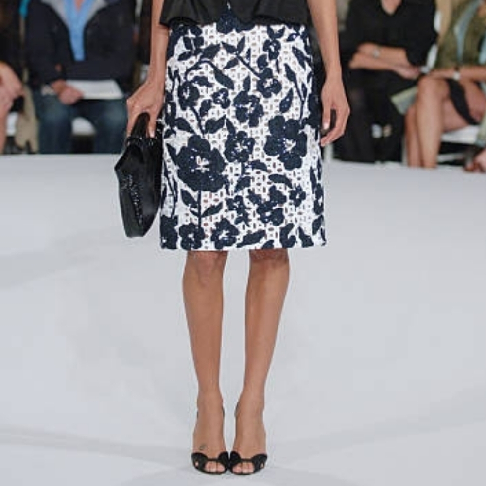 ♡○$2,490 OSCAR DE LA RENTA WHITE BLACK FLORAL BEAD RUNWAY SKIRT US 0 XS